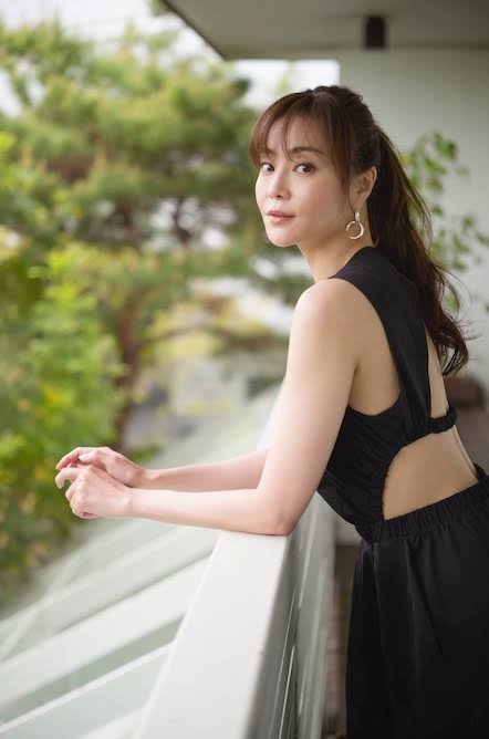 観月ありさ、祝福バルーンで45歳の誕生日を報告「芸歴40周年と歌手デビュー30周年を迎えました」