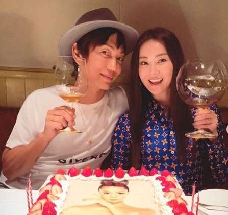 観月ありさ、祝福バルーンで45歳の誕生日を報告「芸歴40周年と歌手デビュー30周年を迎えました」