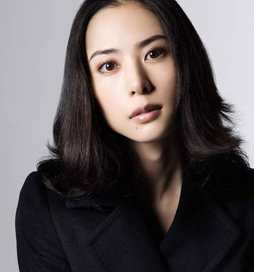 今田美桜　黒コーデにロエベの笑顔写真に「きゅん」殺到　8時間で28万超の反響