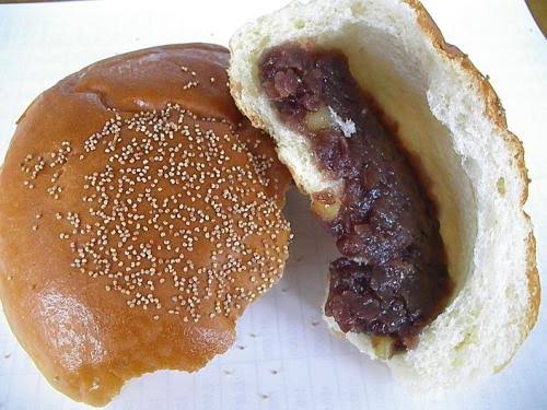 お腹が空いたらかじっちゃいそう！　おいしそうすぎる「巨大あんぱんポシェット」に反響