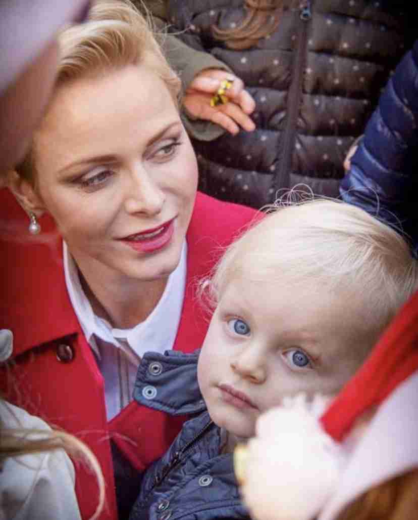 4歳児? 大人用おむつをつける体重16キロの1歳児「ロシア人の父の遺伝子」と母(豪)