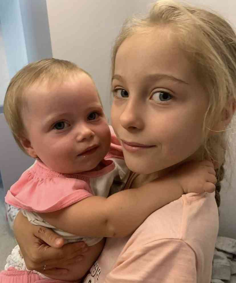 4歳児? 大人用おむつをつける体重16キロの1歳児「ロシア人の父の遺伝子」と母(豪)