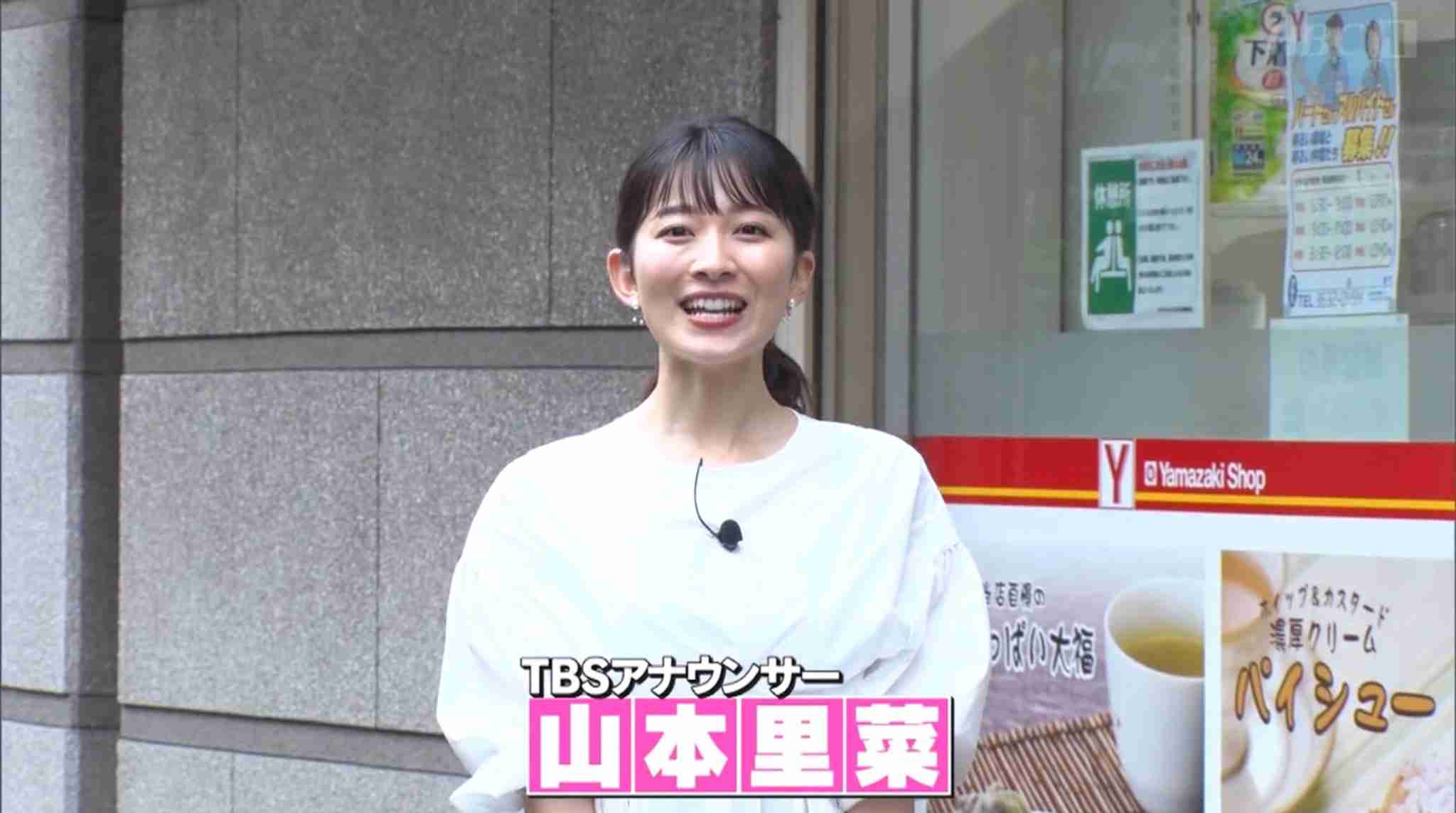 びっくりしたアナウンサーの服装。