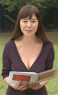 びっくりしたアナウンサーの服装。