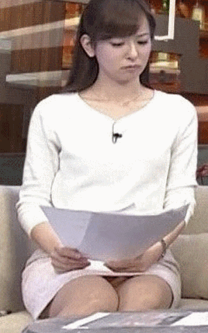 びっくりしたアナウンサーの服装。