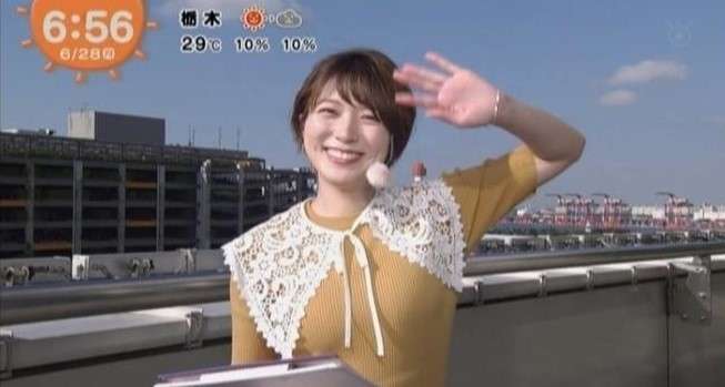 びっくりしたアナウンサーの服装。