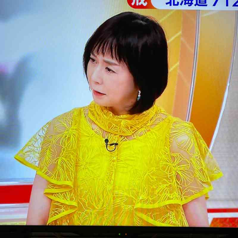 びっくりしたアナウンサーの服装。