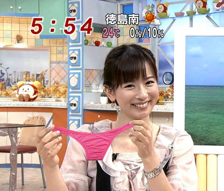 びっくりしたアナウンサーの服装。