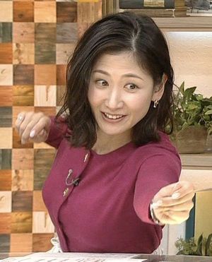 びっくりしたアナウンサーの服装。