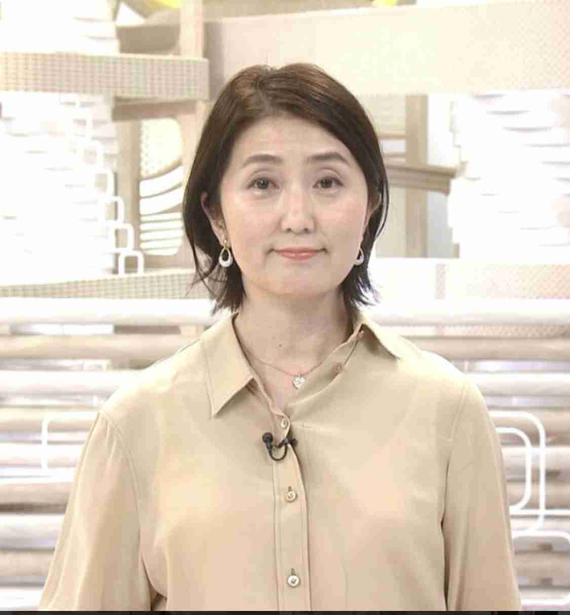 びっくりしたアナウンサーの服装。