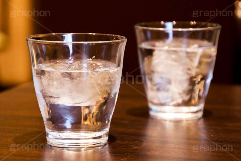 一年中冷たい飲み物を飲んでる人
