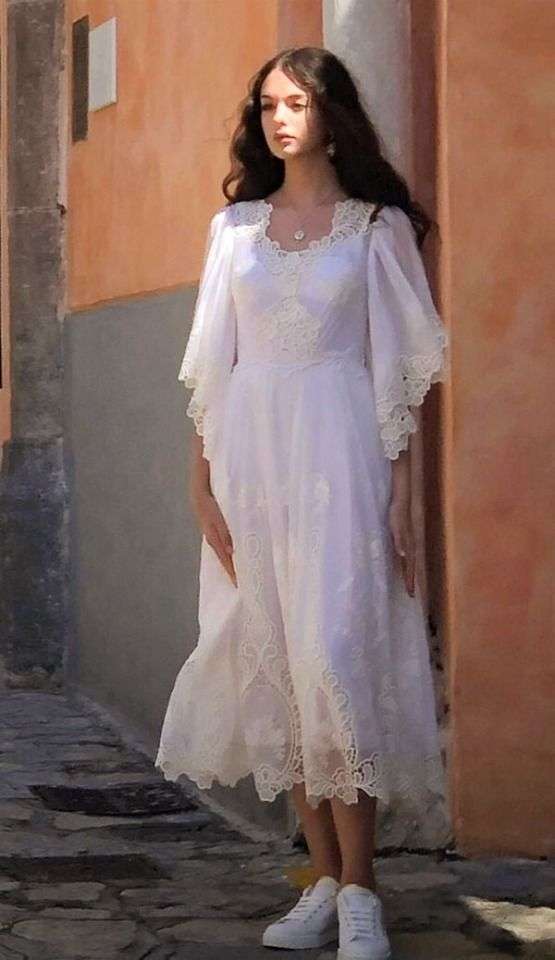 「若さには執着しない」。57歳、モニカ・ベルッチのエイジング論。