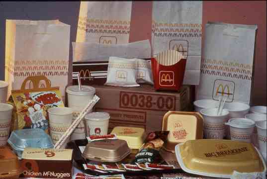 マクドナルド「パーティーバス」が風前の灯火　誕生会にも使われた「平成レトロ」の行く末は