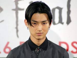 高畑充希主演『ムチャブリ！』メインビジュアル2種類公開 “お仕事モード”&“板挟み恋の予感”