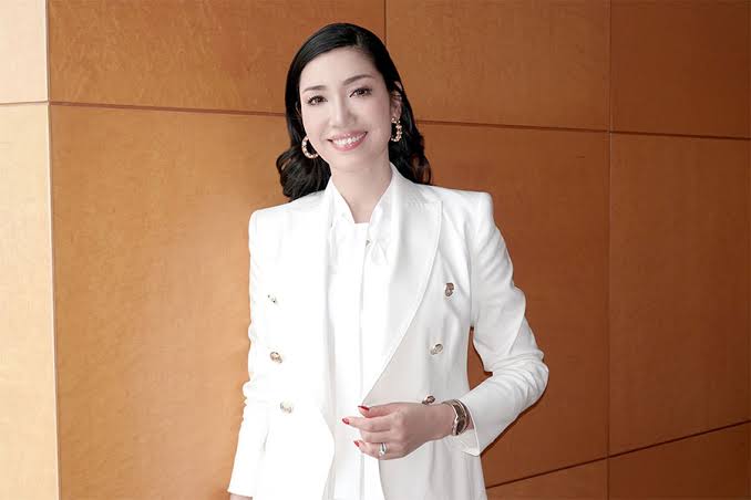 デパートの〇〇売り場で働いてそうな有名人の画像