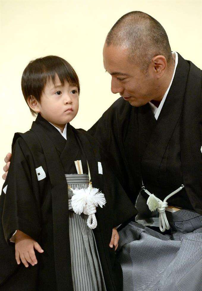 市川海老蔵　麗禾ちゃんが「涙を流して稽古」歌舞伎の壁と戦う娘の写真