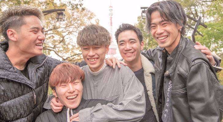 YouTuber「コムドット」の写真集が25万部のヒット　仕掛け人は「田中みな実」を脱がせた編集者