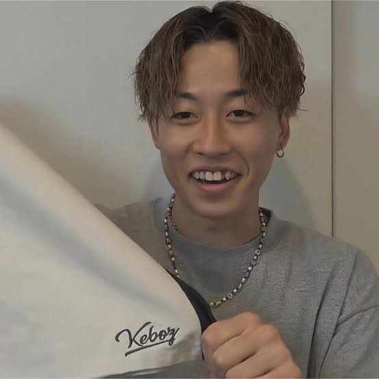 YouTuber「コムドット」の写真集が25万部のヒット　仕掛け人は「田中みな実」を脱がせた編集者