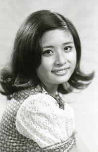“奇跡の69歳”小柳ルミ子、180度開脚ショットに絶賛の嵐「驚異的すぎ」「お美しい」