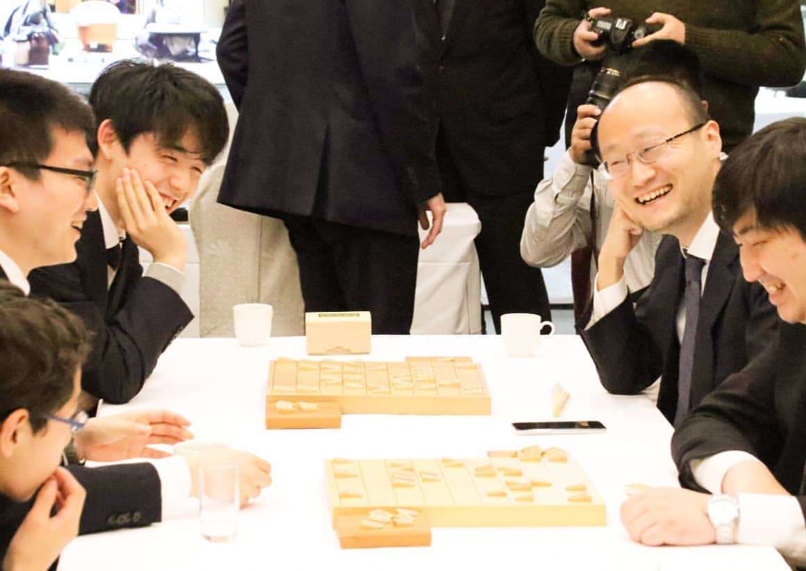藤井竜王 恒例“勝者の一枚”内容に興味津々「撮影って結構ハードなんですね」