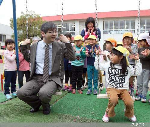 藤井竜王 恒例“勝者の一枚”内容に興味津々「撮影って結構ハードなんですね」