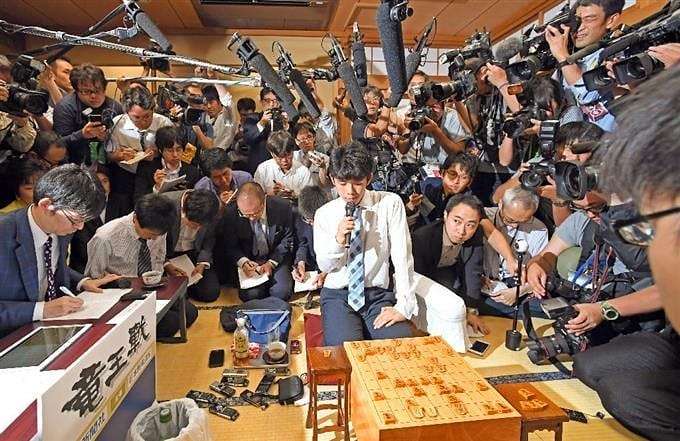 藤井竜王 恒例“勝者の一枚”内容に興味津々「撮影って結構ハードなんですね」