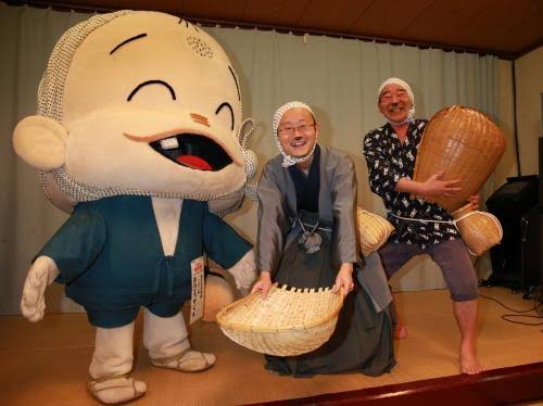 藤井竜王　「くいだおれ太郎」風衣装で撮影「ハハハハ…無になってやりました」