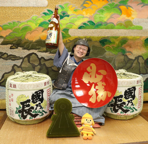 藤井竜王　「くいだおれ太郎」風衣装で撮影「ハハハハ…無になってやりました」