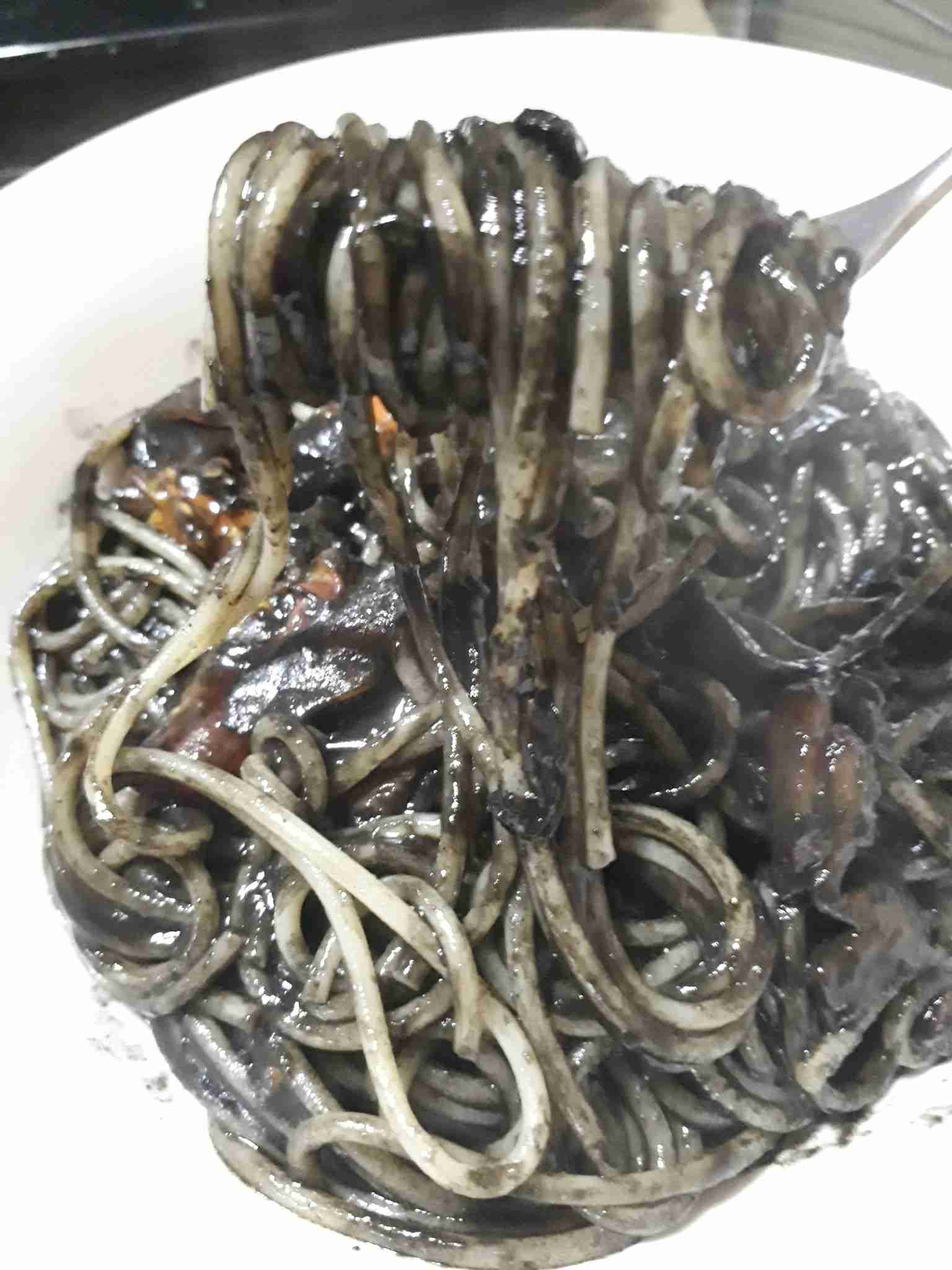 イカスミスパゲティ好きな方!