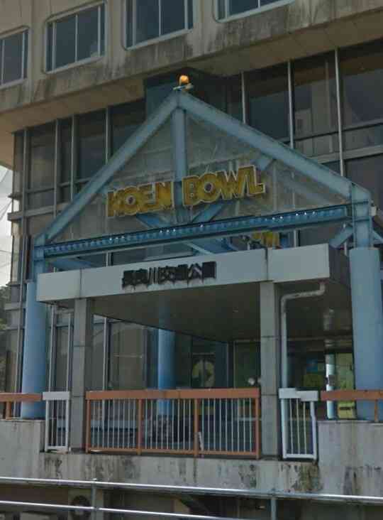 若い頃に遊んだ施設やスポットを懐かしむトピ。