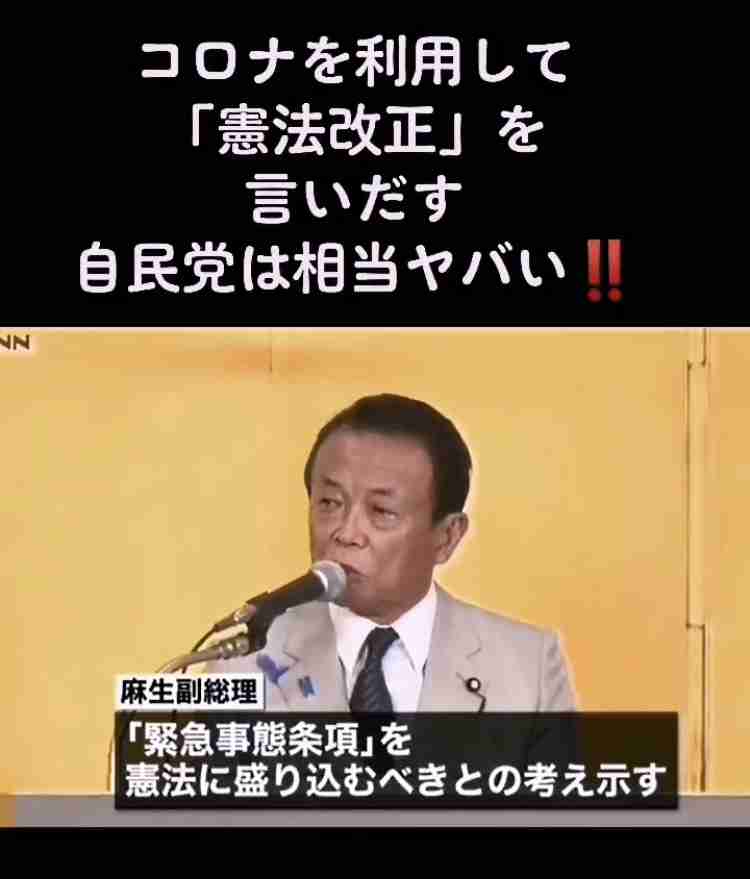 年に一度の行事で首が折れ曲がったまま歩くマスコット 「寝違えたの?」(スペイン)