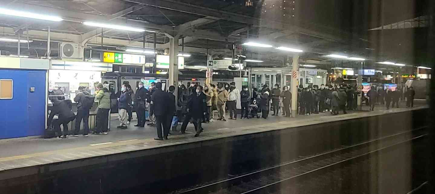 「最後の一杯」求め長蛇の列 新海誠監督「秒速…」の聖地、人気駅そば店が閉店 栃木・小山駅