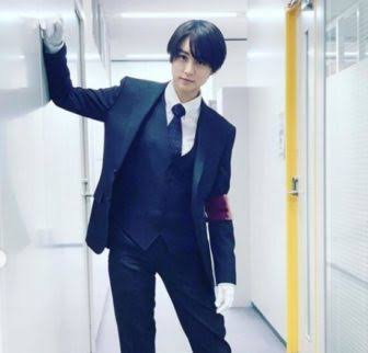 山本美月「猫アレルギーなのに」メガネ姿で猫とツーショット、「対策万全で」に気遣う声と「可愛い」反響