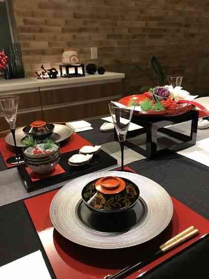 渡辺美奈代が手作りの豪華お節を披露 黒豆は金箔添え「とてもオシャレ」「綺麗です」