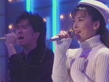 中山美穂、51歳の近影…愛犬との2ショットに「すごい綺麗で可愛い」「若い」と反響