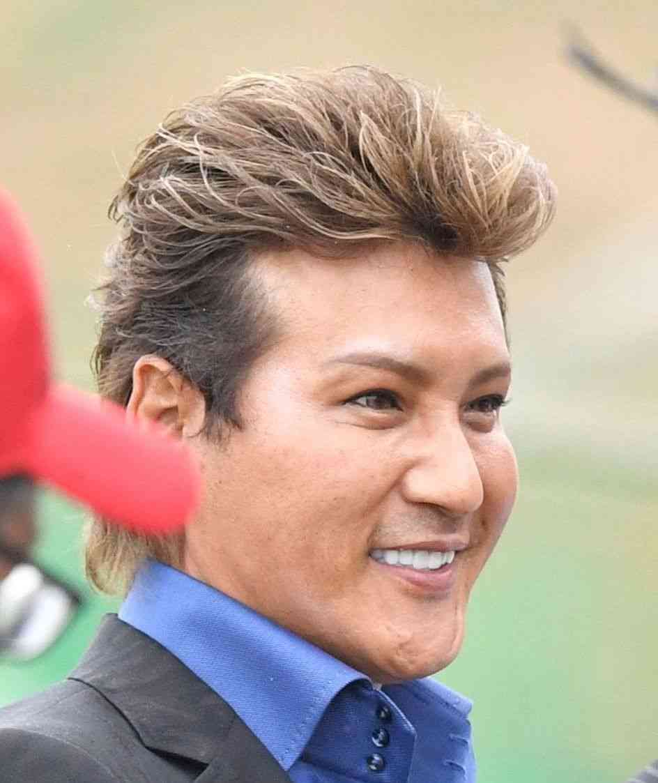 “BIG BOSS”新庄剛志『週プレ』史上最年長の表紙モデルに 特別付録は「名言シール」