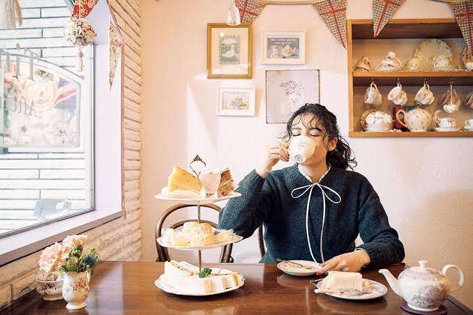 茶葉がひらくのを待ちながら、言葉の世界も楽しめる…！　美大生が発明した「試し読みできる」ティーバッグに大反響