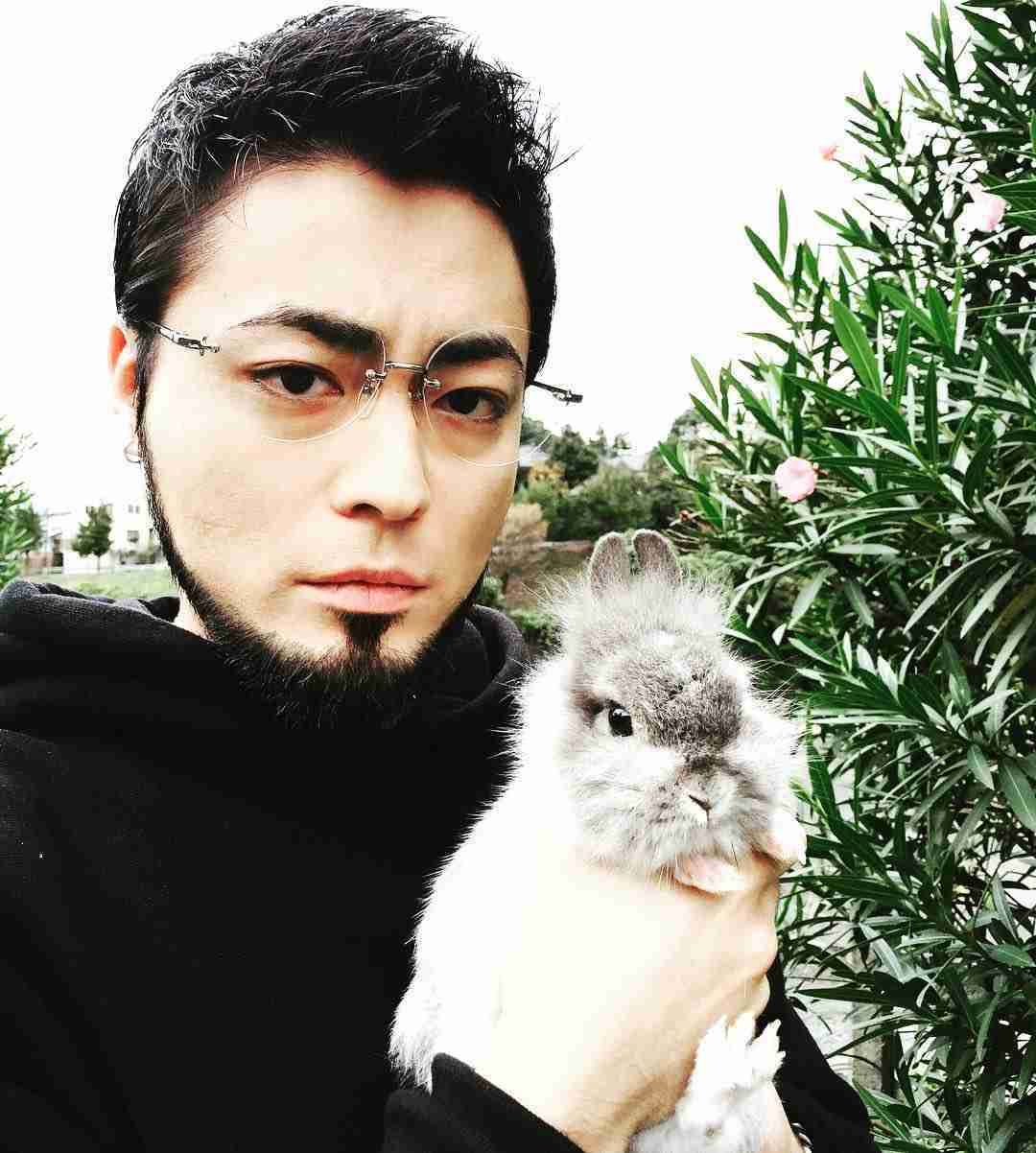 【画像】こちらを見つめるイケメンが見たい