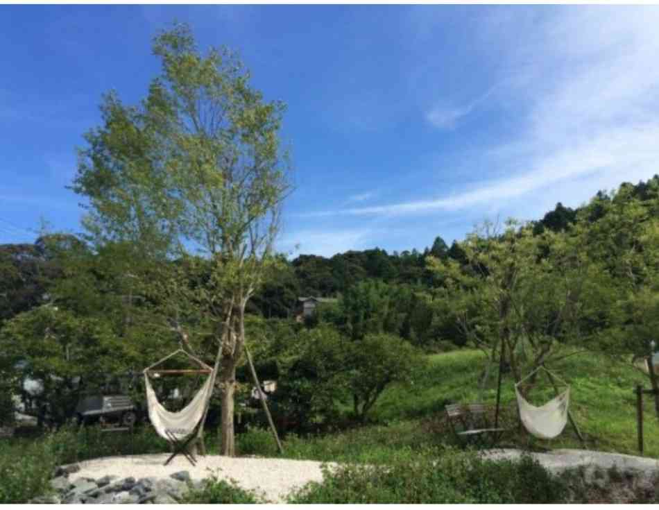 「遊ばせたい」公園にハンモック、容疑男を逮捕 「危ない」住民苦情