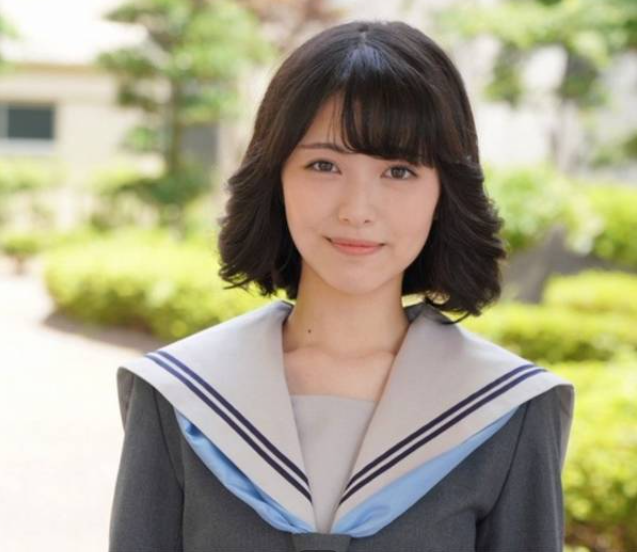 いつもと雰囲気が違う…渋谷凪咲、クール系メイク＆色気あふれるキャミワンピ姿に「まさしく艶やか」と反響 = エンタメ 写真 goo ニュース