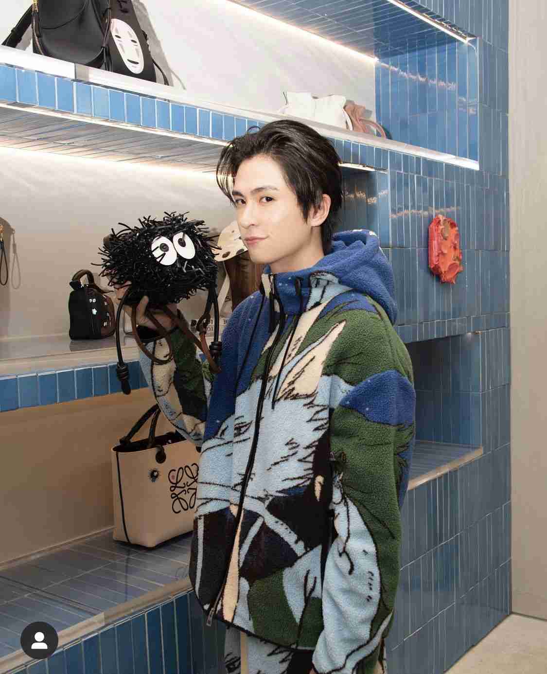 「千と千尋の神隠し」とロエベのコラボコレクションが大人気　約5000万円の高額転売も