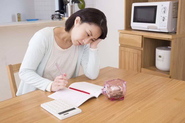 旦那の収入落ちた人が愚痴るトピ