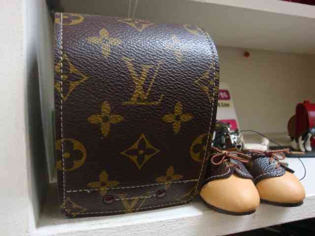 ランドセルの人気カラー2位は「ブルー」、1位は？男の子の10人に1人が「赤」を選択