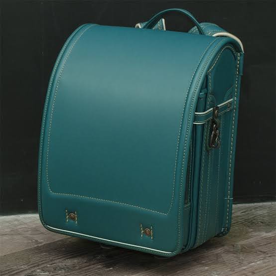 ランドセルの人気カラー2位は「ブルー」、1位は？男の子の10人に1人が「赤」を選択