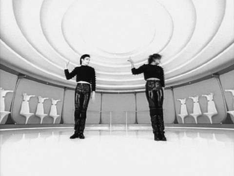 マイケル・ジャクソンの妹、亡き兄への複雑な思い激白「ブタと呼ばれていた」