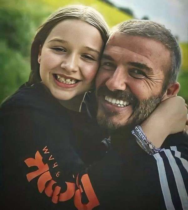 デヴィッド・ベッカム、娘ハーパーちゃんと口づけショットをまたもや公開 「もう大きいから止めるべき」ファンがうんざり