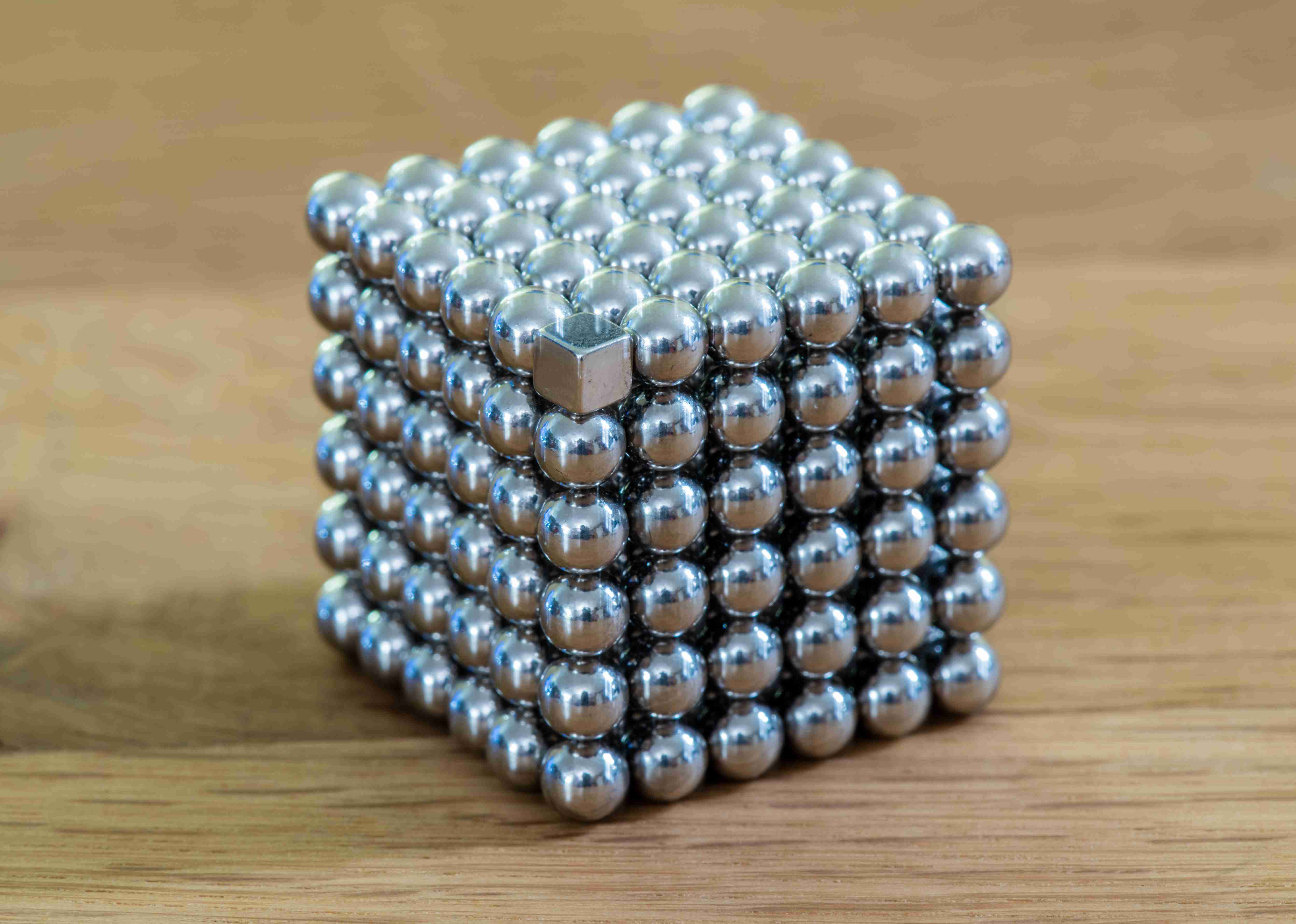 磁石内蔵の「マグネットパズル」に注意　磁石の誤飲で胃や腸に穴も 