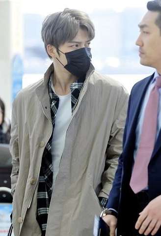 マスク姿の芸能人を貼ろう