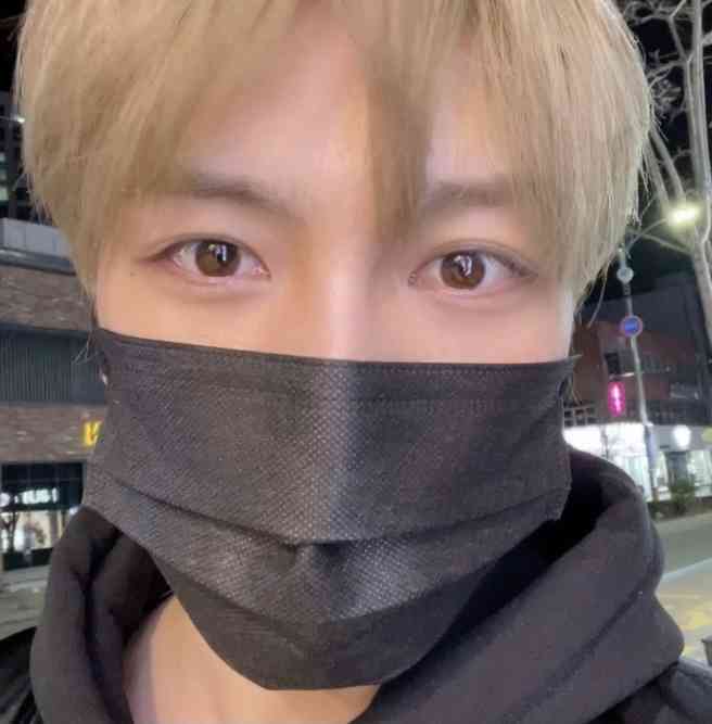 マスク姿の芸能人を貼ろう
