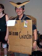 客が中指立て暴言…店主「さすがにキレた」　ガンプラ当面販売中止決めた悪質マナーとバンダイへの不満